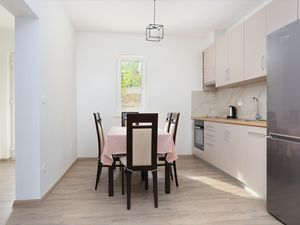 23926414-Ferienwohnung-6-Omiš-300x225-3