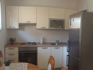 23926418-Ferienwohnung-4-Omiš-300x225-3