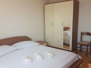 23926418-Ferienwohnung-4-Omiš-300x225-5