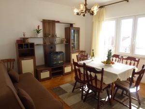 23931476-Ferienwohnung-8-Omiš-300x225-2