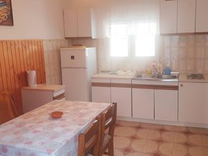 23931475-Ferienwohnung-2-Omiš-300x225-1