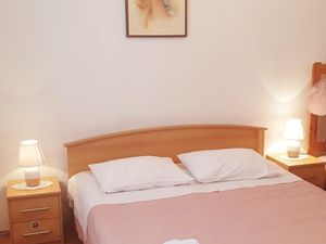 23931475-Ferienwohnung-2-Omiš-300x225-2