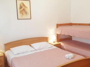 23931475-Ferienwohnung-2-Omiš-300x225-3