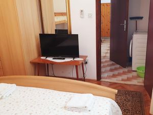 23931475-Ferienwohnung-2-Omiš-300x225-5