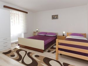 23932400-Ferienwohnung-4-Omiš-300x225-5