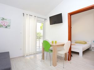 23932895-Ferienwohnung-3-Omiš-300x225-1