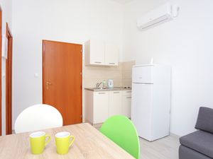 23932895-Ferienwohnung-3-Omiš-300x225-3