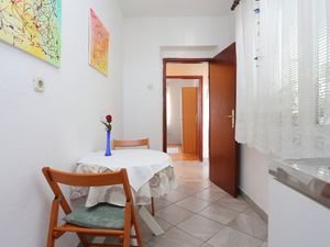 23933822-Ferienwohnung-5-Omiš-300x225-2