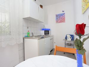 23933822-Ferienwohnung-5-Omiš-300x225-3