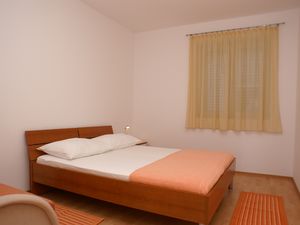 23927001-Ferienwohnung-2-Omiš-300x225-3