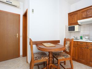 23927055-Ferienwohnung-2-Omiš-300x225-1