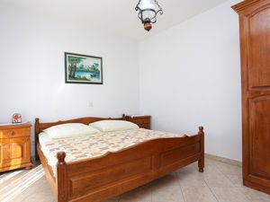 23927055-Ferienwohnung-2-Omiš-300x225-4