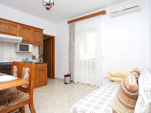 23927057-Ferienwohnung-4-Omiš-300x225-1