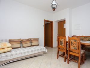 23927057-Ferienwohnung-4-Omiš-300x225-2