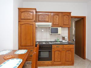 23927057-Ferienwohnung-4-Omiš-300x225-4