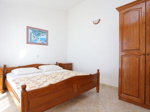 23927056-Ferienwohnung-2-Omiš-300x225-4