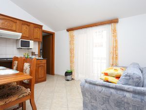 23927058-Ferienwohnung-4-Omiš-300x225-1