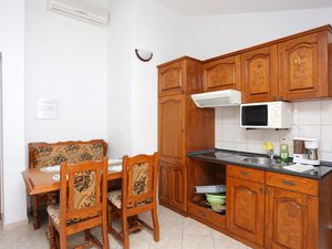 23927058-Ferienwohnung-4-Omiš-300x225-3