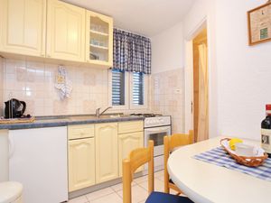 23927701-Ferienwohnung-2-Omiš-300x225-2