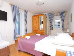 23927701-Ferienwohnung-2-Omiš-300x225-3