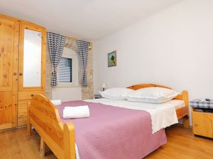 23927701-Ferienwohnung-2-Omiš-300x225-5