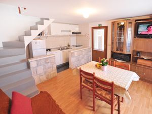 23932306-Ferienwohnung-3-Omiš-300x225-2