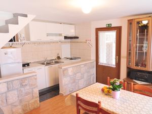 23932306-Ferienwohnung-3-Omiš-300x225-4