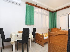 23927059-Ferienwohnung-4-Omiš-300x225-1