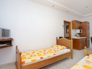 23927059-Ferienwohnung-4-Omiš-300x225-3