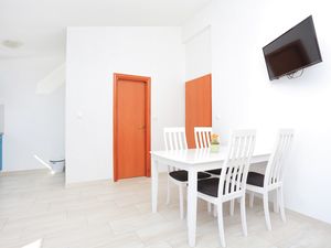 23932893-Ferienwohnung-6-Omiš-300x225-2