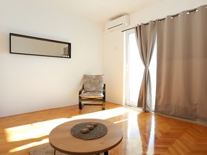 23927003-Ferienwohnung-4-Omiš-300x225-3