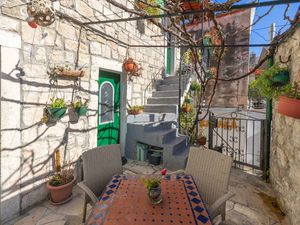 24032106-Ferienwohnung-4-Omiš-300x225-1