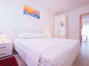 24058130-Ferienwohnung-4-Omiš-300x225-5