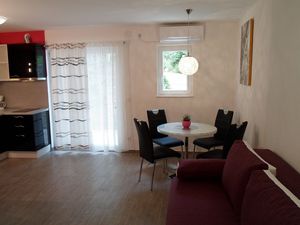 24058137-Ferienwohnung-4-Omiš-300x225-2