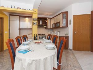 24058443-Ferienwohnung-8-Omiš-300x225-1