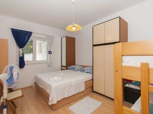 24058443-Ferienwohnung-8-Omiš-300x225-5