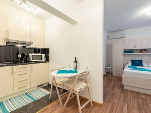 24058558-Ferienwohnung-3-Omiš-300x225-1