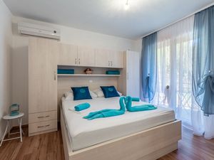 24058558-Ferienwohnung-3-Omiš-300x225-3