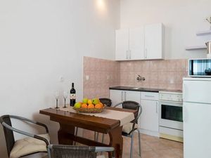 24058787-Ferienwohnung-4-Omiš-300x225-3