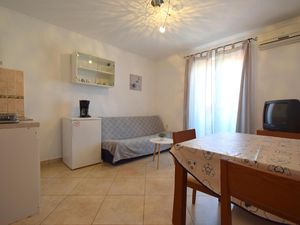 22215563-Ferienwohnung-3-Omišalj-300x225-2