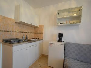 22215563-Ferienwohnung-3-Omišalj-300x225-3