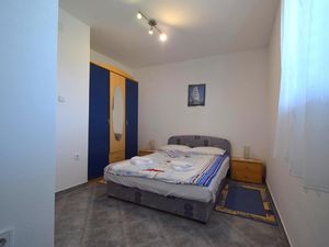 22242911-Ferienwohnung-4-Omišalj-300x225-3