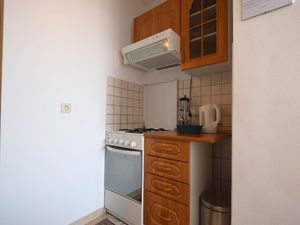 22242911-Ferienwohnung-4-Omišalj-300x225-5