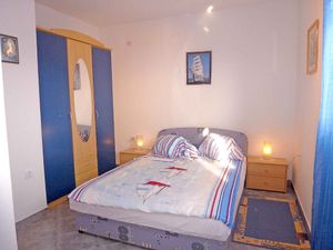 23776709-Ferienwohnung-4-Omišalj-300x225-5