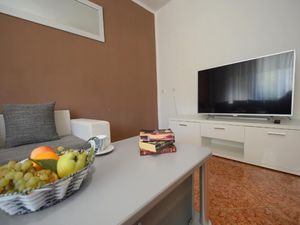 19163025-Ferienwohnung-8-Omišalj-300x225-1