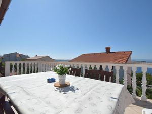 22215559-Ferienwohnung-4-Omišalj-300x225-2