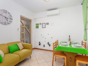 23723846-Ferienwohnung-4-Omišalj-300x225-3