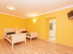 23726023-Ferienwohnung-3-Omišalj-300x225-4