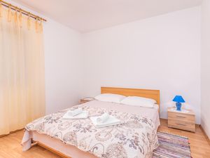 23741152-Ferienwohnung-5-Omišalj-300x225-2