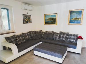 23975955-Ferienwohnung-6-Omišalj-300x225-2